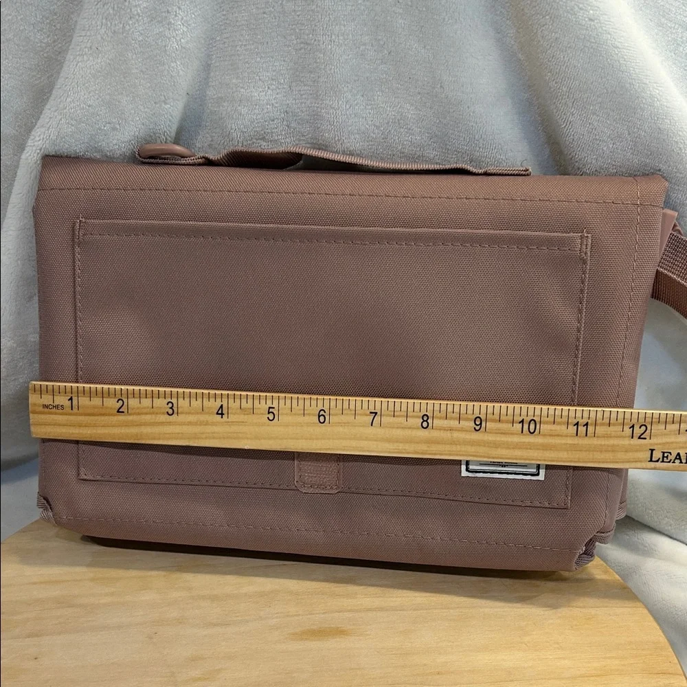 Herschel Supply Company Messenger Bag in Dusty Rose